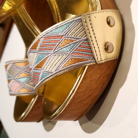 BCBG platform heels, 5.5m - Picture 5 of 6